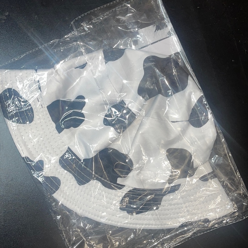 3️⃣/$20! NEW COW PATTERN BUCKET HAT final price🔒